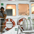 El fundador d'Open Arms, Oscar Camps, en el vaixell a Lampedusa en què van desembarcar els darrers 83 migrants a bord per ordre de la fiscalia italiana, el 20 d'agost del 2019