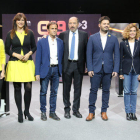 Los candidatos al 28-A Cayetana Álvarez de Toledo (PPC), Laura Borràs (JxCat), Jaume Asens (ECP), Gabriel Rufián (ERC), Meritxell Batet (PSC), e Inés Arrimadas (Cs), con el director de TV3, Vicent Sanchis, en medio.