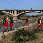 Pla obert dels membres dels cossos d'emergència que treballen en el cinquè dia del dispositiu de recerca dels quatre desapareguts pels aiguats en el tram sud del riu Francolí a Tarragona. Imatge del 27 d'octubre del 2019 (Horitzontal).