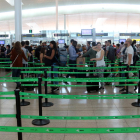 Imatge dels filtres de seguretat de l'aeroport del Prat aquest 30 d'agost de 2019.