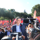 El candidato del PSOE en el 28-A, Pedro Sánchez, durante un mitin en el barrio de Vallecas de Madrid.
