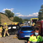 Pla general de l'accident a l'N-260 a Ger (Cerdanya) amb dos vehicles implicats i una víctima mortal