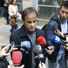 El candidato de ECP, Jaume Asens, durante una atención a los medios.