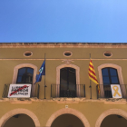 La bandera española ya no ondea en la fachada del consistorio. Sólo lo hacen la estelada y la de Altafulla.