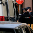 La policia espanyola arrestant el propietari d'un bar del Vendrell en el marc d'un operatiu anti droga.