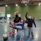 Pla general de tres persones que han participat en la campanya de donació de sang i de moll d'os a Cambrils