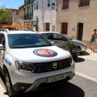 El vehicle de seguretat privada recorrent un carrer de Banyeres del Penedès (Baix Penedès)