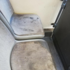 El usuario fotografió algunos de los asientos afectados.