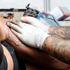 El regal l'ha ofert el tatuador José Ángel Melgar, del saló Tattoo Art de la localitat zamorana de Toro