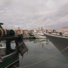 Imatge de dues barques de pesca amarrades al port de Cambrils el passat 25 de març.