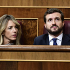 Pablo Casado y Cayetana Álvarez de Toledo, durante el debate de investidura en el Congreso de los Diputados.