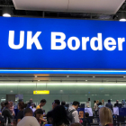 Un cartel de la frontera del Reino Unido, en una imagen de archivo del aeropuerto de Heathrow, en Londres.