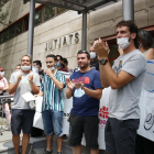 Els militants de l'esquerra independentista a la sortida dels jutjats de Reus.