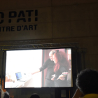 Pla general de la pantalla de projecció en l'obertura de MónFilmat amb 'Paradís Pintat', a Lo Pati d'Amposta.