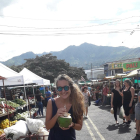 Sara Luque en un mercado en Costa Rica.