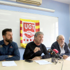 Pla general del president del comitè d'empresa, Miguel Pérez; d'Àngel Martín de Sande la UGT, i de Joan Llort, secretari general de la UGT al Camp de Tarragona, en roda de premsa a Reus el 5 de març del 2020.