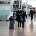 Imagen de viajeros en la Terminal 1 del aeropuerto del Prat el 18 de marzo.