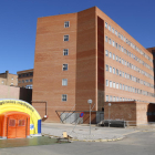 El hospital de campaña que se ha instalado para atender casos de covid-19 y del hospital Arnau de Vilanova de Lleida.