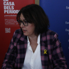 Pla mitjà de la eurodiputada, Diana Riba, en una trobada amb la premsa al Col·legi de Periodistes.