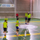 El conjunto cooperativista entrenando ayer por la noche en el pabellón municipal de Sant Pere i Sant Pau.