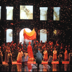 Momento de la Ópera 'Tosca' de Puccini en el Liceo con escenografía de Paco Azorín.