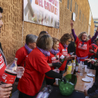 Unes 1.000 persones van acudir ahir a donar suport als venedors.