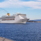 Imagen del crucero Costa Victoria en una de sus llegadas al Puerto de Tarragona el año 2018.