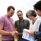 Els investigadors del Departament de Geografia de la URV, Aitor Àvila, Joan Jurado, Yolanda Pérez i Amalia Palacios, durant una visita de treball de camp al delta de l'Ebre.