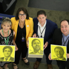 Los eurodiputados Martina Anderson, Matt Carthy, Diana Riba y Pernando Barrena enseñando las fotos de Carles Puigdemont, Oriol Junqueras y Toni Comín.