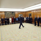 Els 22 ministres del nou govern de Pedro Sánchez a l'acte de promesa del càrrec davant del rei Felip VI al Palau de la Zarzuela.