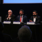 Pla mitjà del president de la Cambra de Barcelona, Joan Canadell, del conseller d'Educació, Josep Bargalló i del conseller de Treball, Chakir el Homrani, durant la presentació de l'estudi d'Inserció Laboral de l'FP.