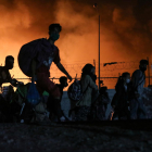 Imagen del fuego en el campo de refugiados de Moria, en la isla griega de Lesbos.