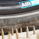Air Fom patenta una nueva solución ligera, elástica, sin mantenimiento y reciclable para evitar los daños en los neumáticos de las bicicletas.