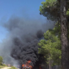 Imagen del tractor incendiado en el Montmell.