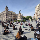 Els professors i centres de dansa han protesta davant el Balcó del Mediterrani.