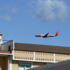 Una imagen de archivo de un avión de Jet2 sobrevolando Tarragona.