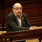 Pla mitjà del conseller d'Educació, Josep Bargalló, al ple del Parlament el 5 de març del 2020.