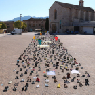 Pla general de 1.500 sabates a la plaça de la Sant Francesc de Montblanc en un acte simbòlic organitzat per l'ANC a la Conca de Barberà.