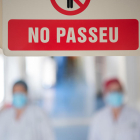 Médicos del Hospital Clínico trabajan durante la pandemia de covid-19.