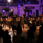 Pla general dels músics que han actuat en el concert d'homenatge a Pau Casals a la plaça Nova del Vendrell.