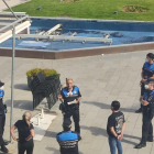 Policia Portuària parlant amb restauradors