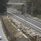 El trazado ferroviario de la costa, a su paso por la urbanización tarraconense de Cala Romana.