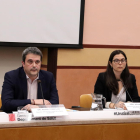 El director del CatSalut, Adrià Comella, y la directora del Área de Servicios Asistenciales, Xènia Acebes.