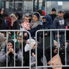 Refugiados y migrantes en el puerto de Mytilene, en la isla de Lesbos, Grecia, el 4 de marzo