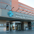 Imagen de la puerta de acceso al Hospital Universitario Arnau de Vilanova de Lleida.