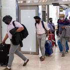 Arribada d'un grup d'esquiladors uruguaians a l'aeroport de Madrid Barajas el mes passat de maig