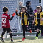 Els nens són el futur del futbol i, a falta d'instal·lacions, tenen permís per poder entrenar.