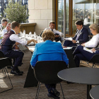 El president del govern espanyol, Pedro Sánchez, en una reunió amb Charles Michel, Ursula von der Leyen, Angela Merkel, Emmanuel Macron i Giuseppe Conte durant la cimera