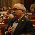 Primer plano del conseller de Educació, Josep Bargalló, en el pleno del Parlament.