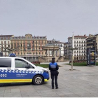 Imagen de archivo de una patrulla de la Policía Local de Pamplona.